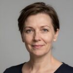 Портрет уверенного российского предпринимателя, основателя компании Ковков Ловко, на нейтральном студийном фоне
